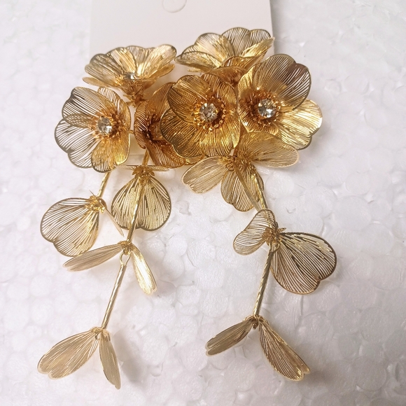 CASCADING GOLDEN FLOWERS - Picture 4 of 5